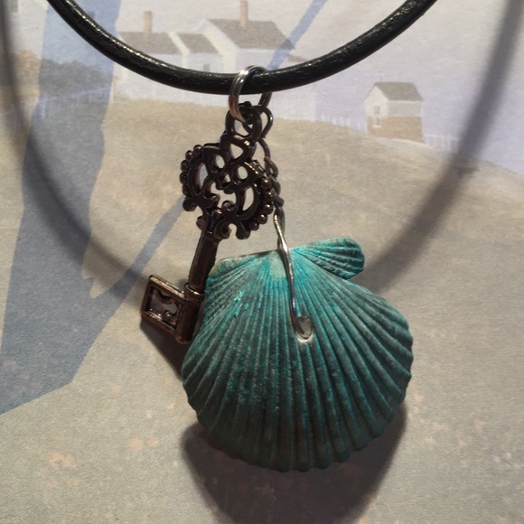 Key Shell Necklace - Picture 2 of 3